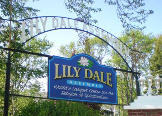 Lily_Dale_Entrance