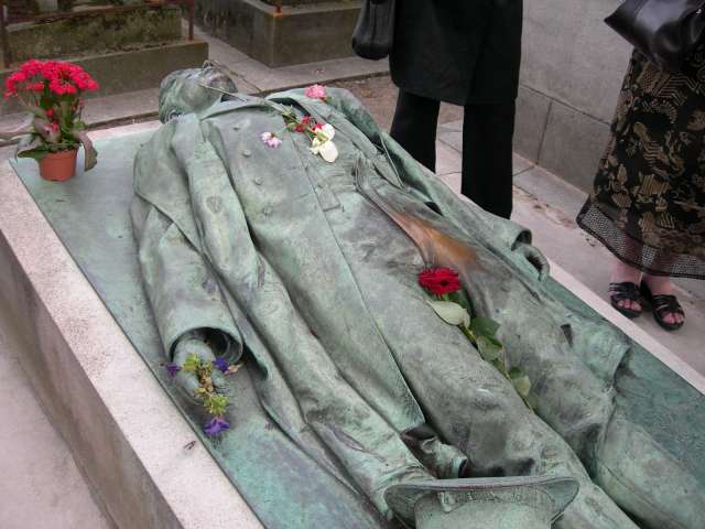 Victor Noir's final resting place in Paris