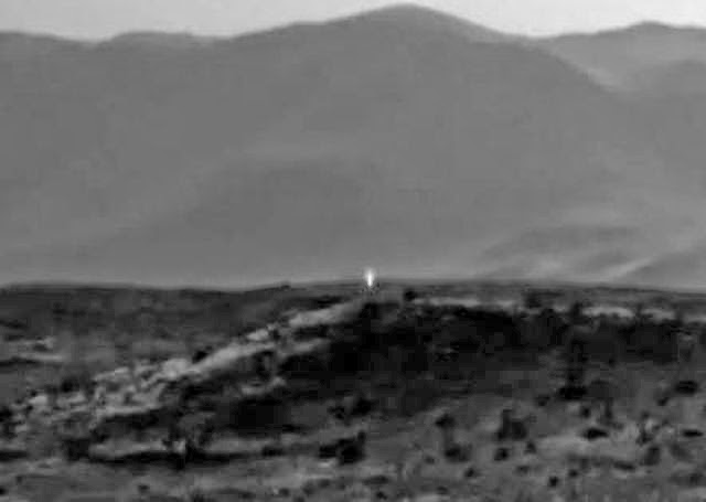 Light on Mars CLOSE-UP. Whoa. A glowing obelisk! Go get it!