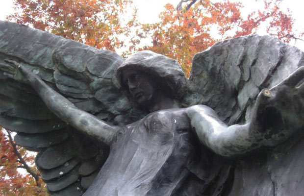 black-angel-of-iowa-city-cemetery